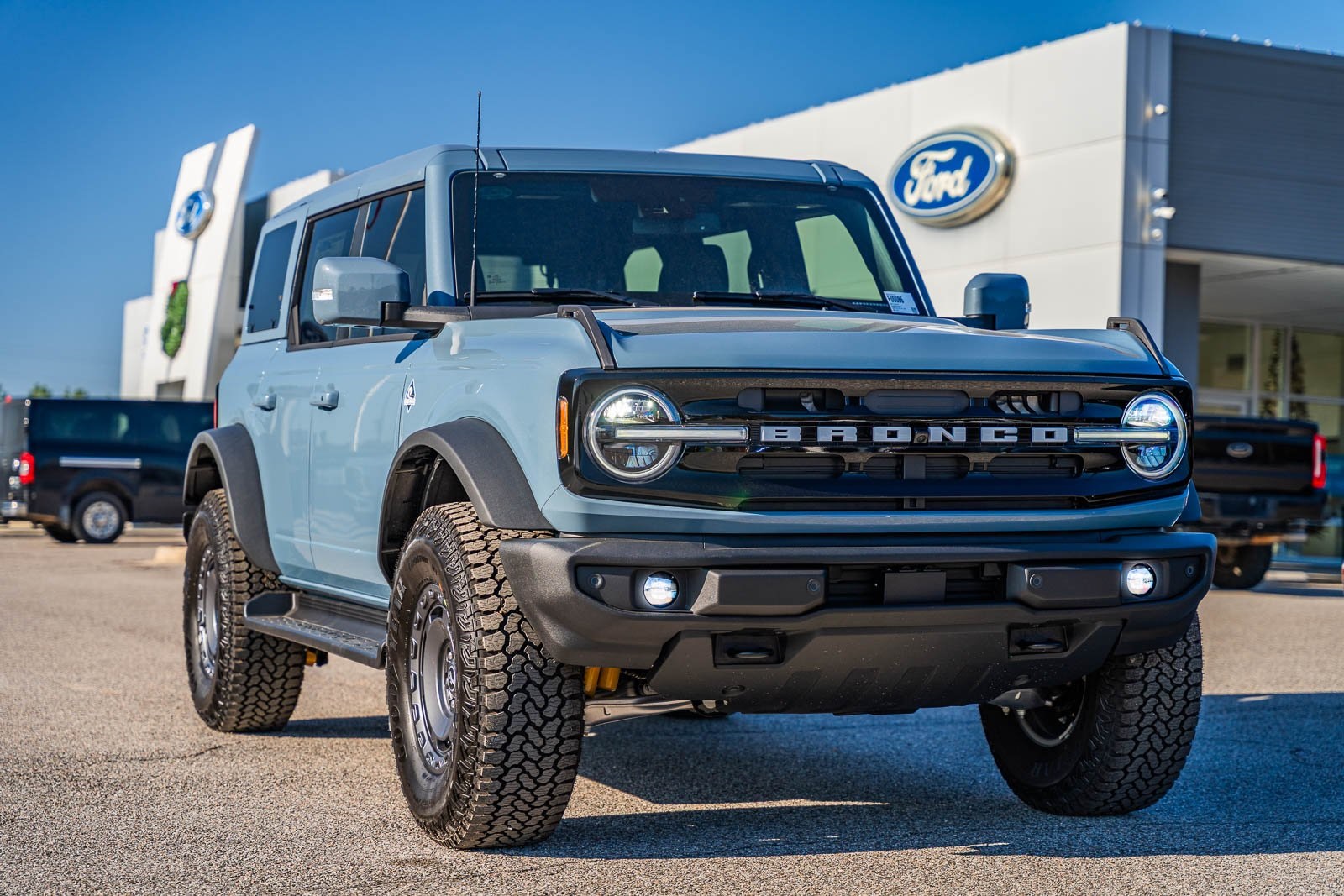 2025 Ford Bronco 4-Door Outer Banks's photo
