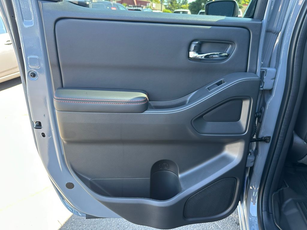 2025 Nissan Frontier PRO-4X photo 22