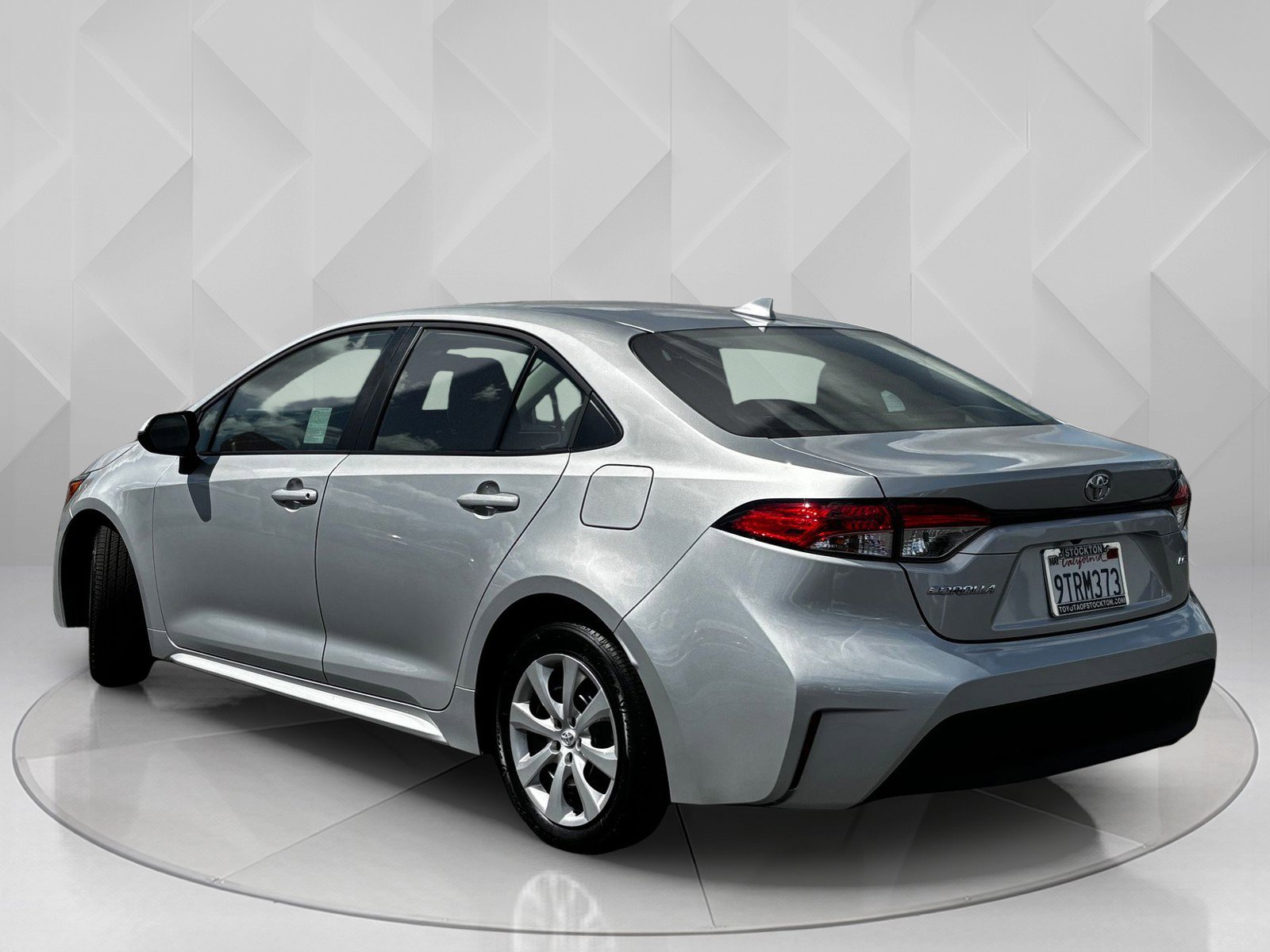 2025 Toyota Corolla LE photo 3
