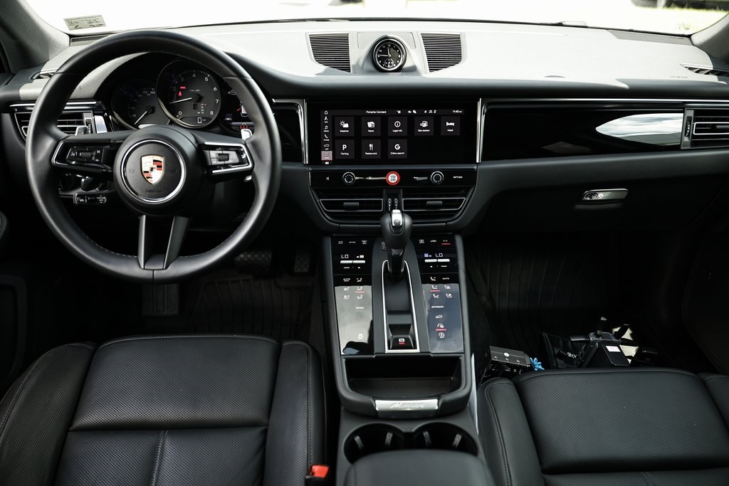 2024 Porsche Macan T photo 29