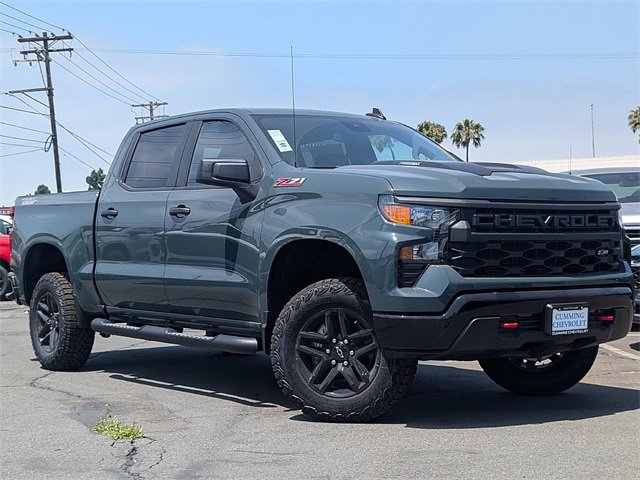 2025 Chevrolet Silverado 1500 Custom Trail Boss photo 2