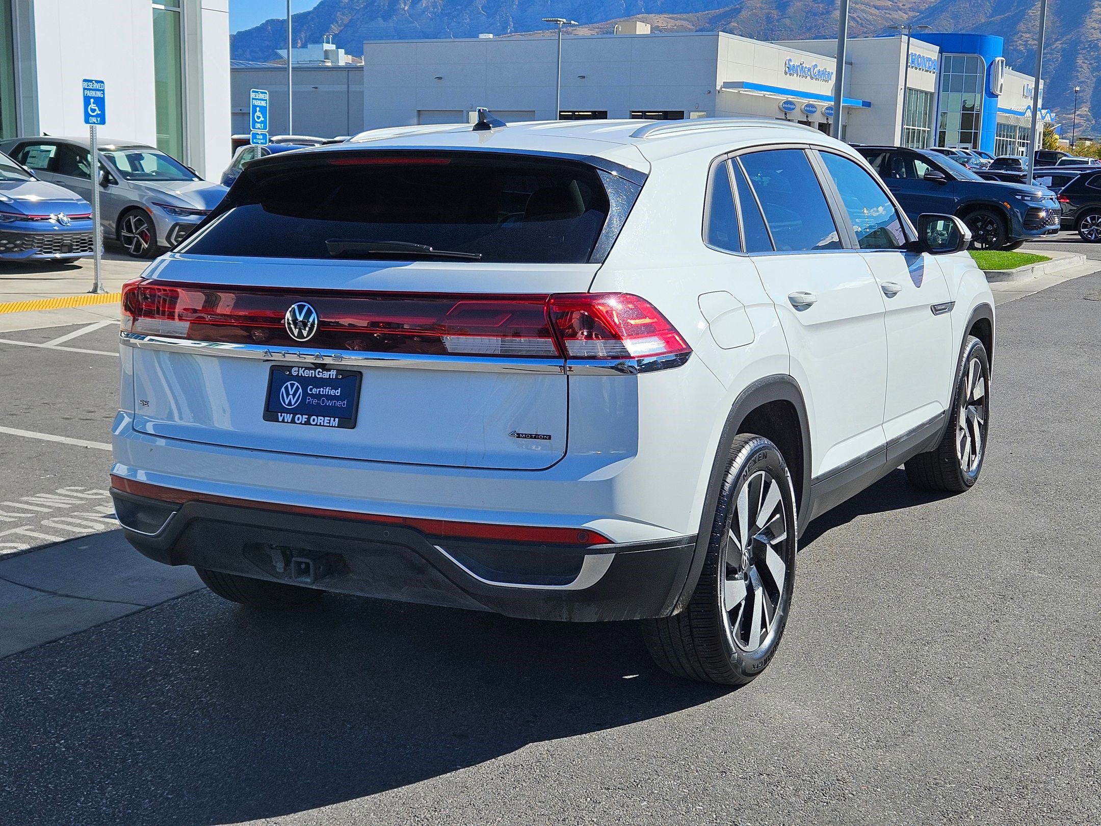 2024 Volkswagen Atlas Cross Sport SE Technology photo 2