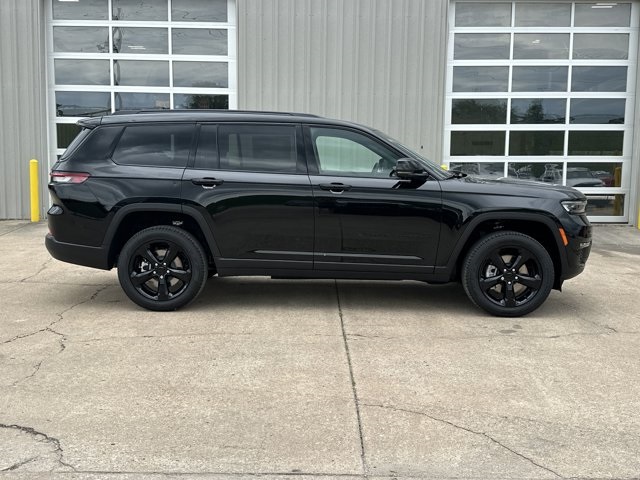 2025 Jeep Grand Cherokee Limited photo 2