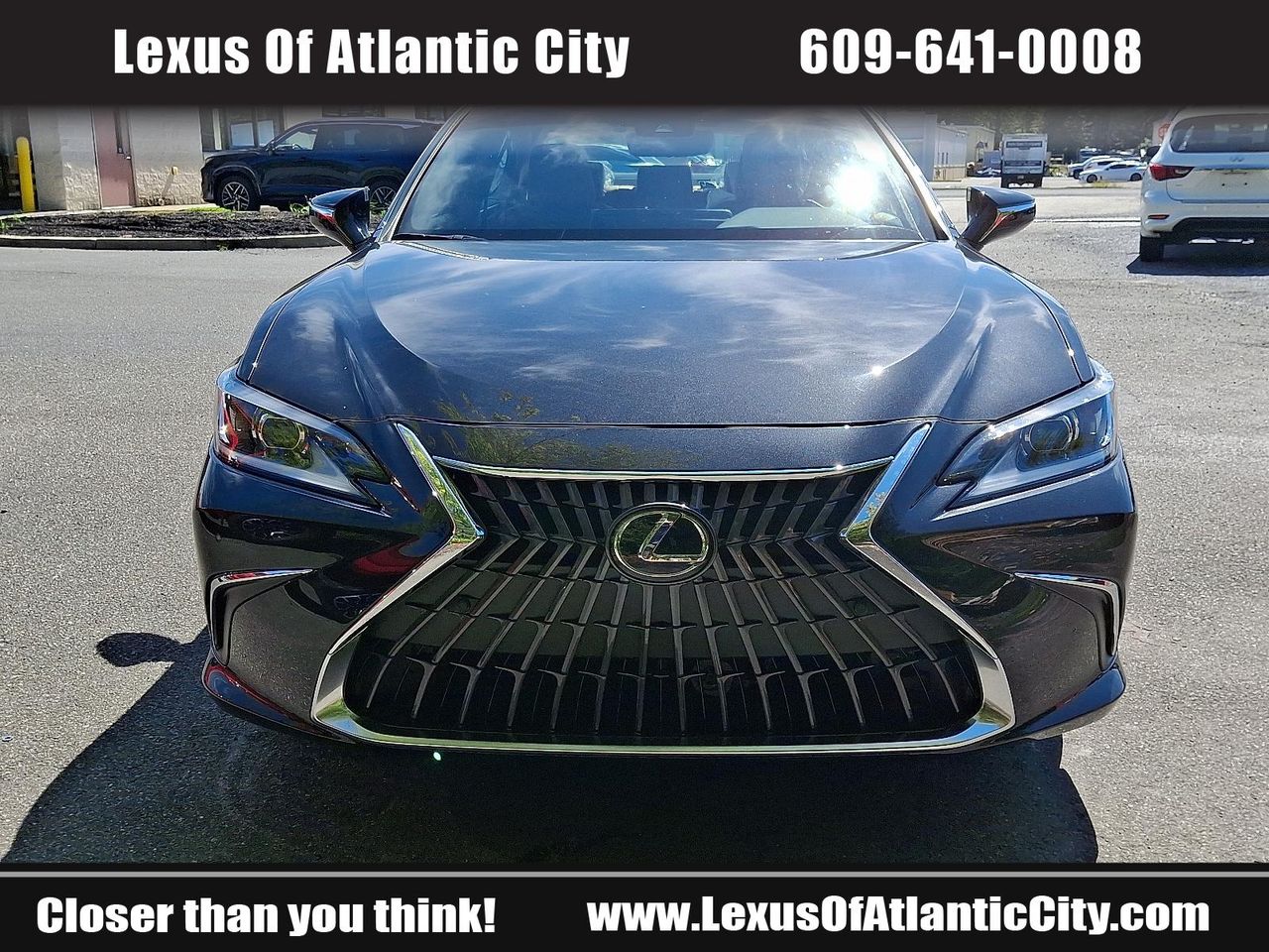 2025 Lexus ES 300h photo 2