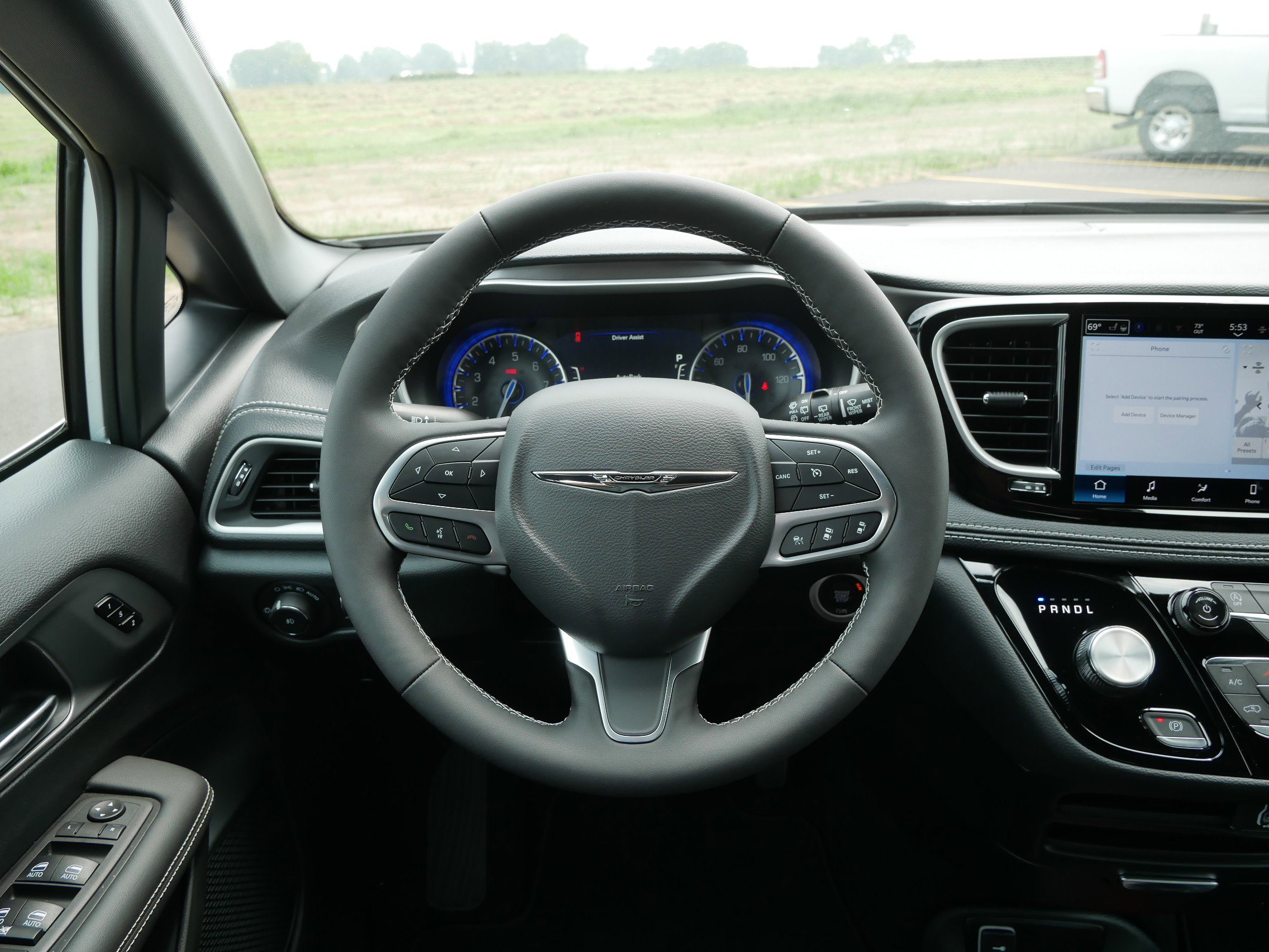 2025 Chrysler Pacifica photo 10