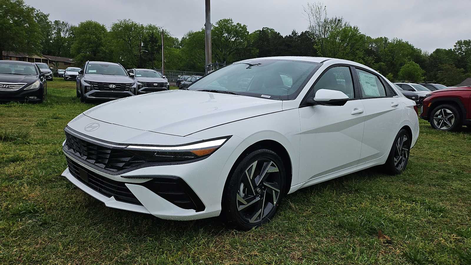2025 Hyundai Elantra Hybrid Limited photo 2