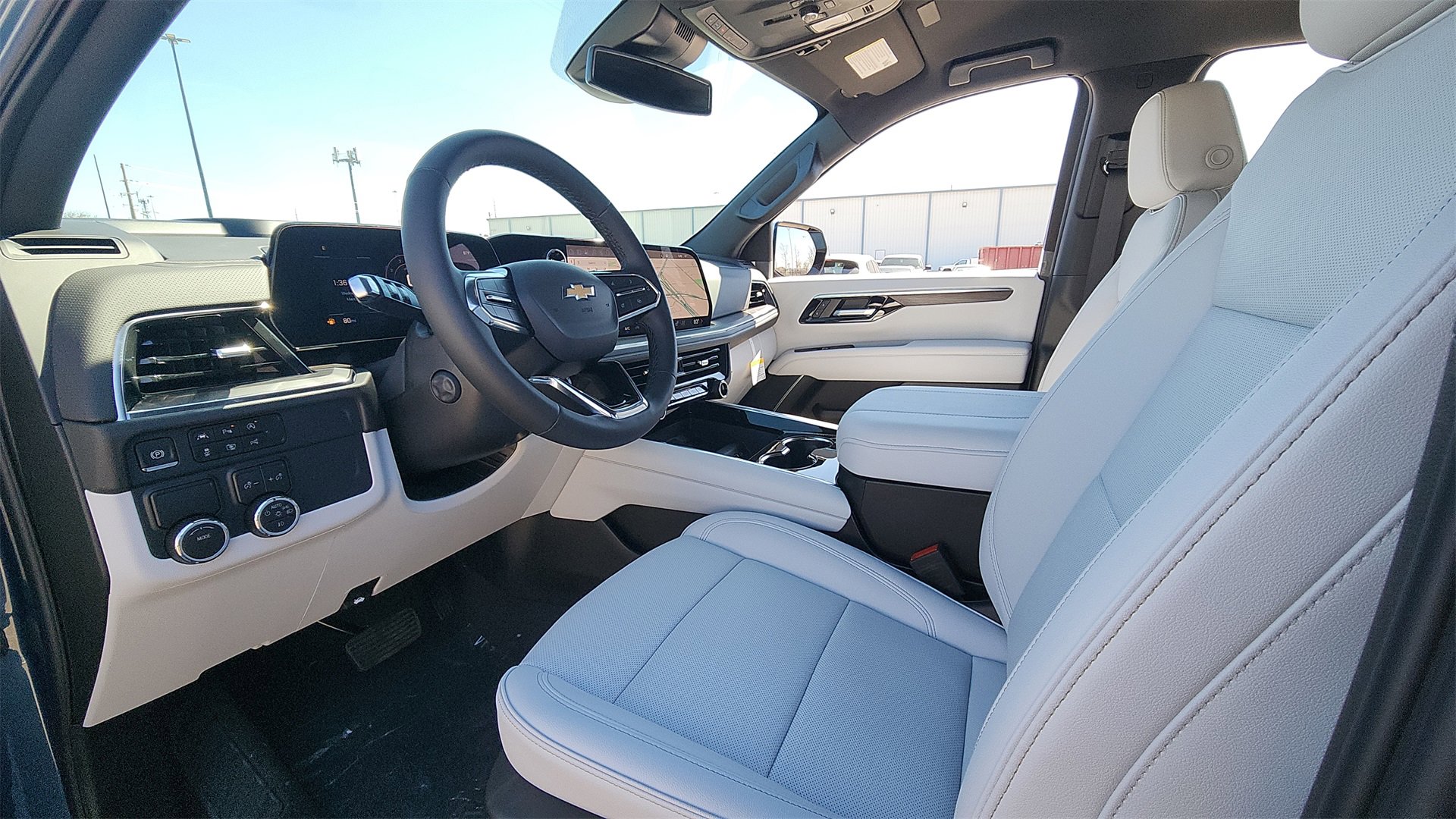 2025 Chevrolet Suburban Premier photo 3