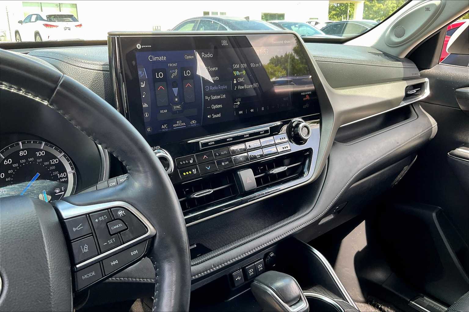 2021 Toyota Highlander Hybrid Limited photo 5