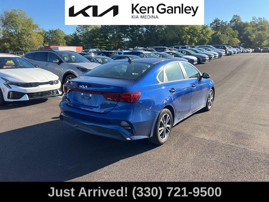2024 Kia Forte LXS photo 5
