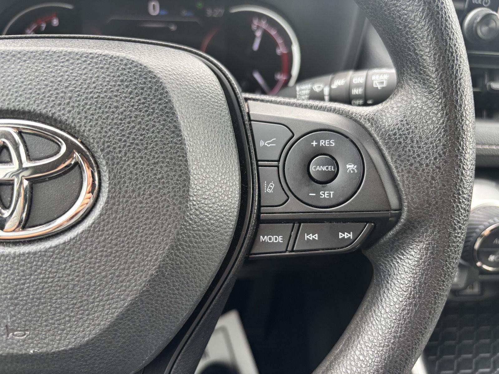 2023 Toyota RAV4 XLE photo 23