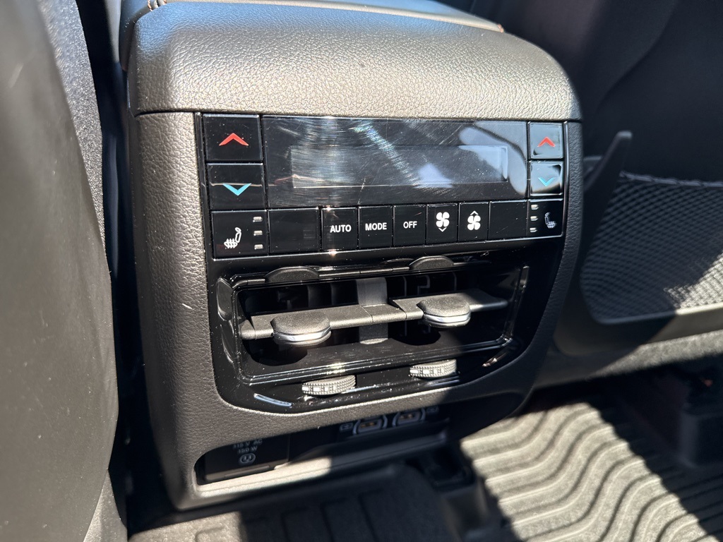 2023 Jeep Grand Cherokee Summit photo 14