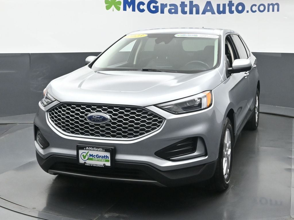 2023 Ford Edge SEL photo 3