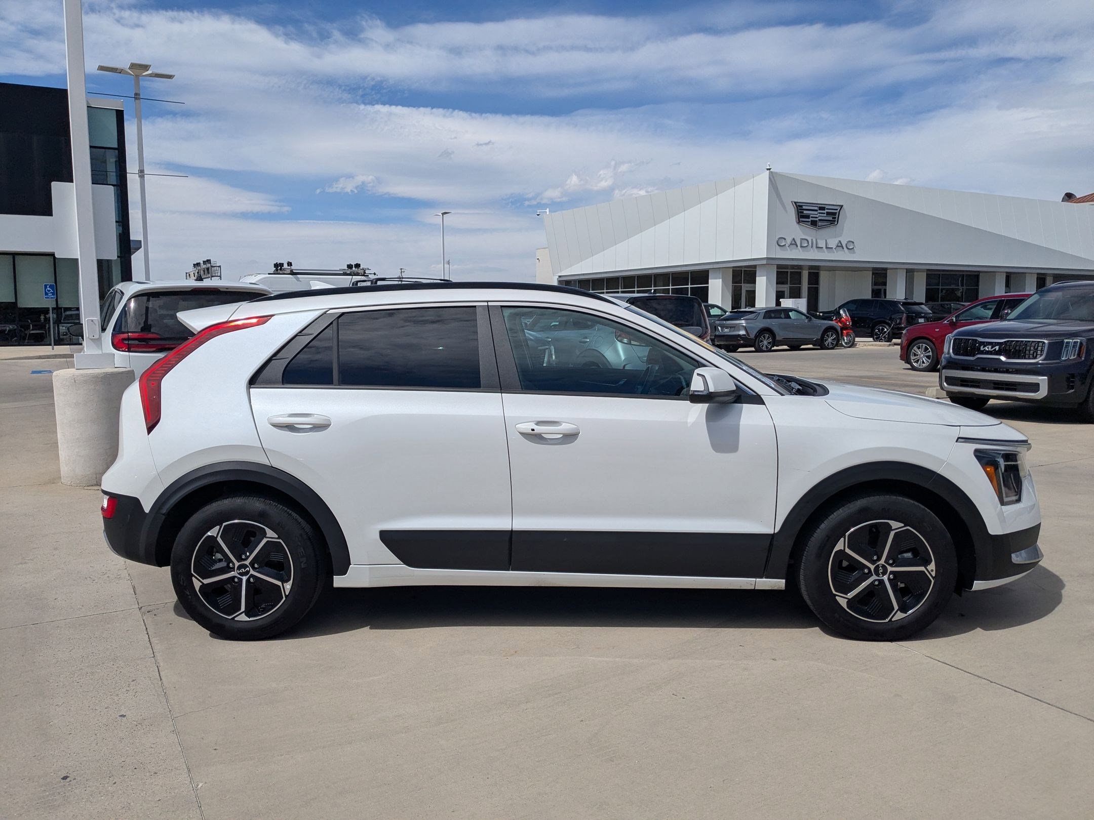 2023 Kia Niro EX photo 3