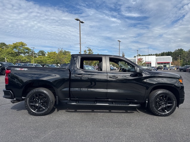 2023 Chevrolet Silverado 1500 Custom photo 2