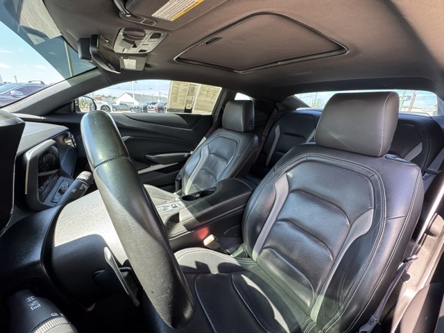 2017 Chevrolet Camaro 2LT photo 15