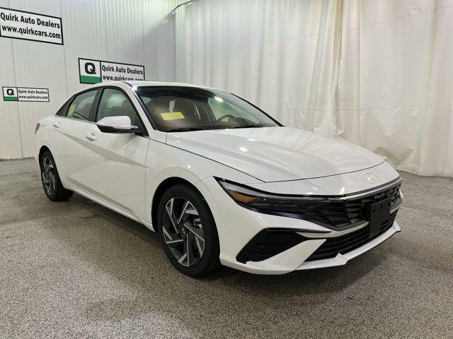 2025 Hyundai Elantra Limited's photo