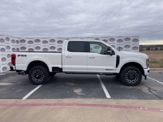 2026 Ford F-250 Super Duty Platinum's photo