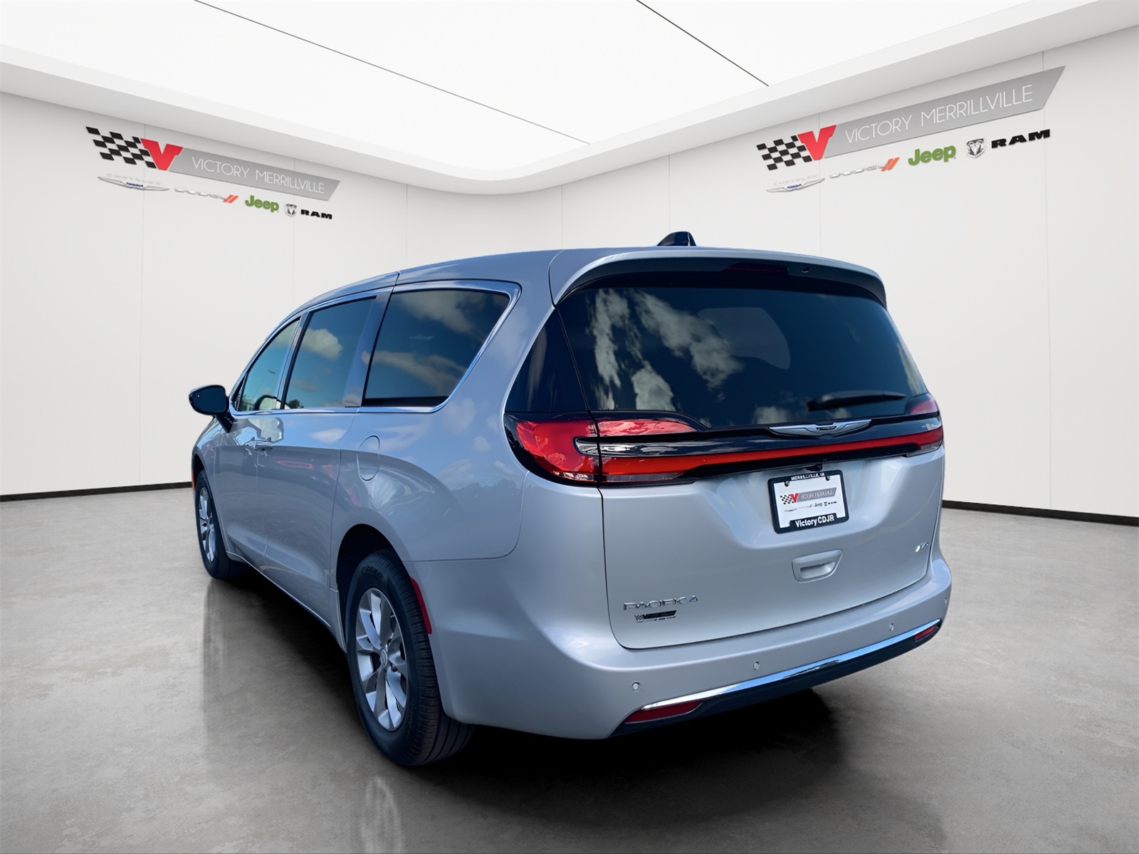 2026 Chrysler Pacifica photo 3