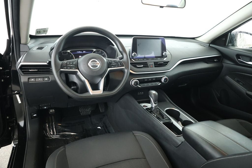 2022 Nissan Altima SV photo 10