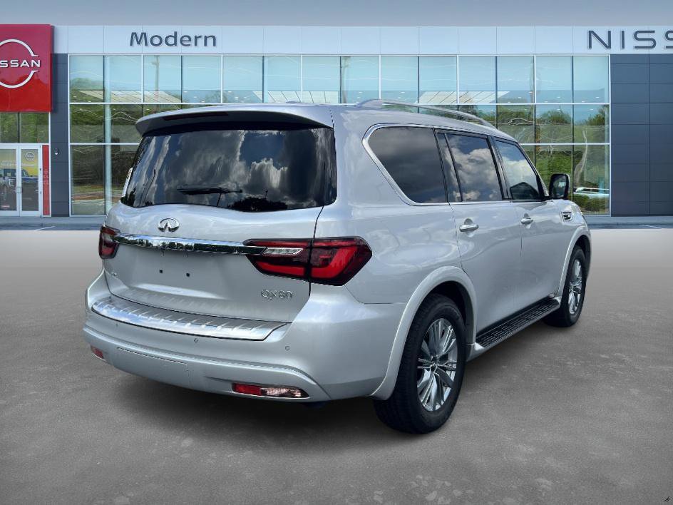 2023 Infiniti QX80 Luxe photo 3