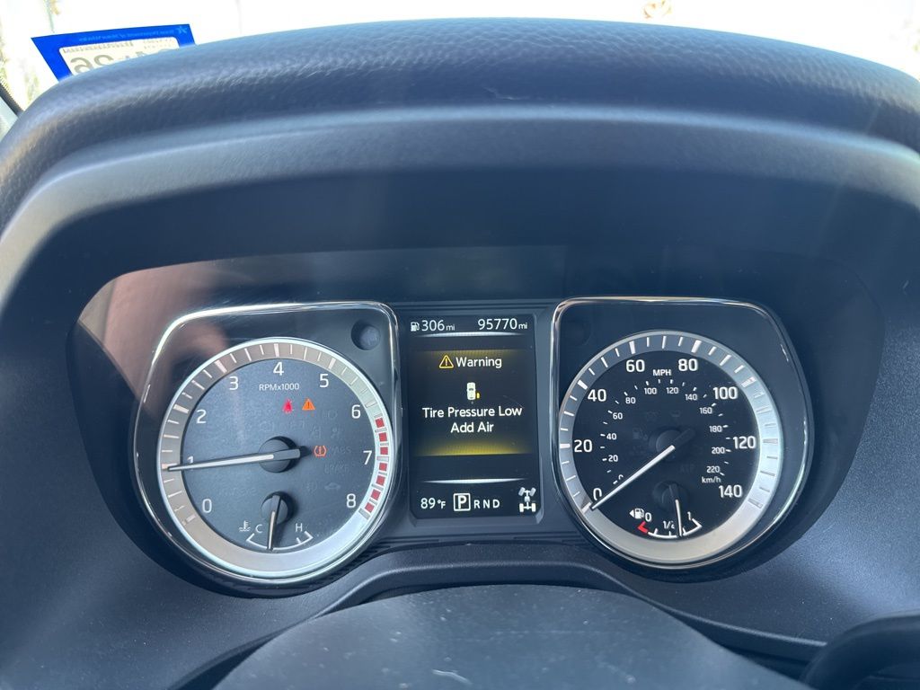 2017 Nissan Titan SV photo 8