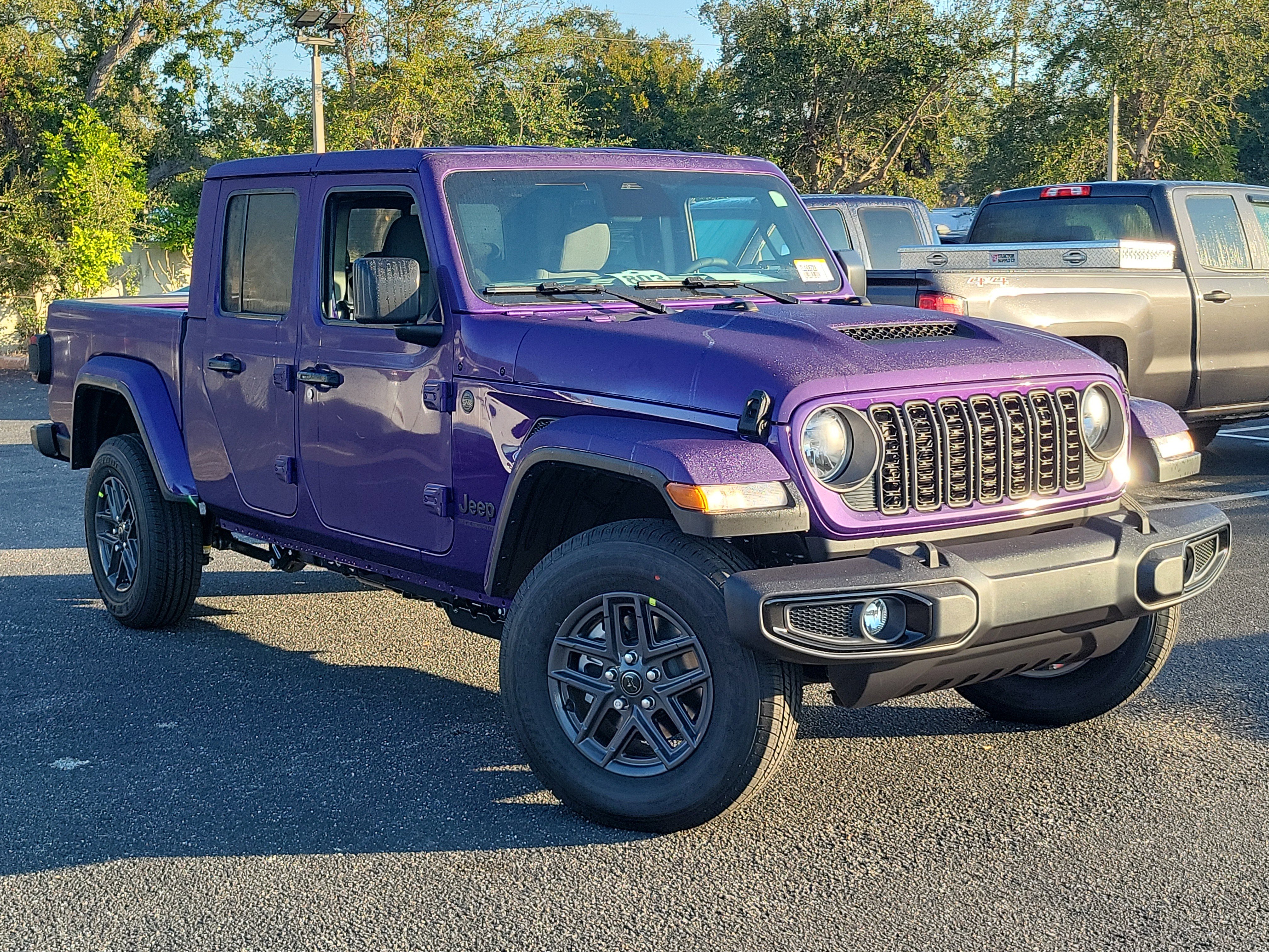 2026 Jeep Gladiator Sport S's photo