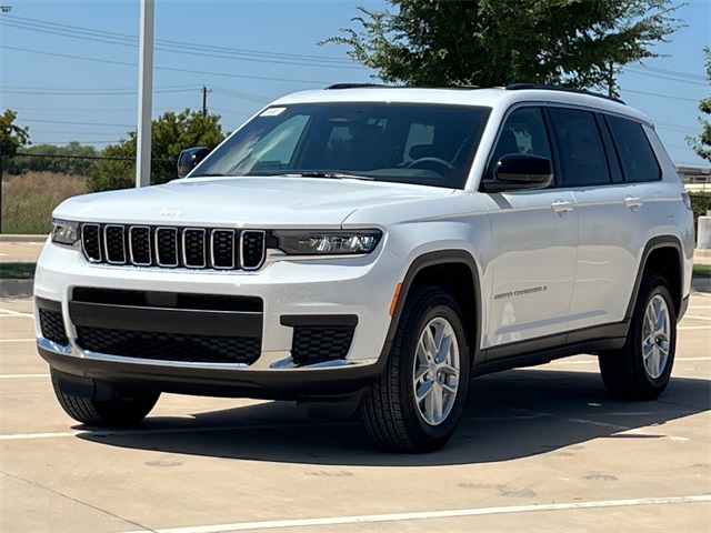 2025 Jeep Grand Cherokee Laredo X photo 3