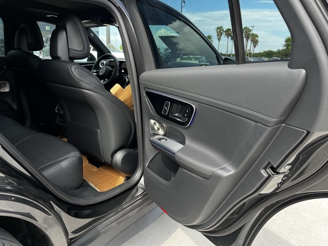 2026 Mercedes Benz GLC 300 4MATIC photo 17