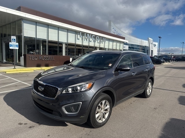 2017 Kia Sorento LX's photo