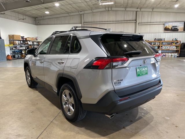 2023 Toyota RAV4 XLE photo 4