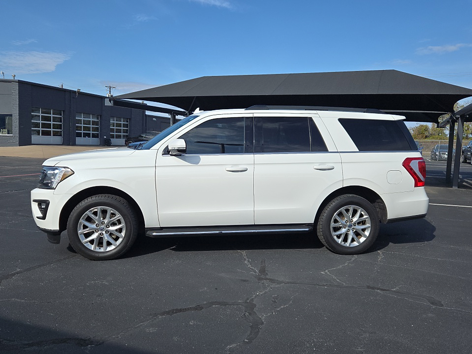 2021 Ford Expedition XLT photo 2