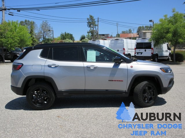 2023 Jeep Compass Trailhawk photo 2