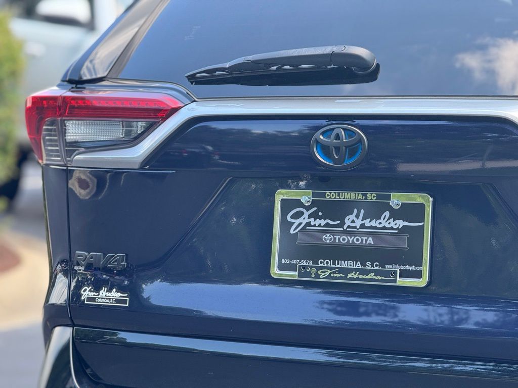 2021 Toyota RAV4 Hybrid XSE photo 8