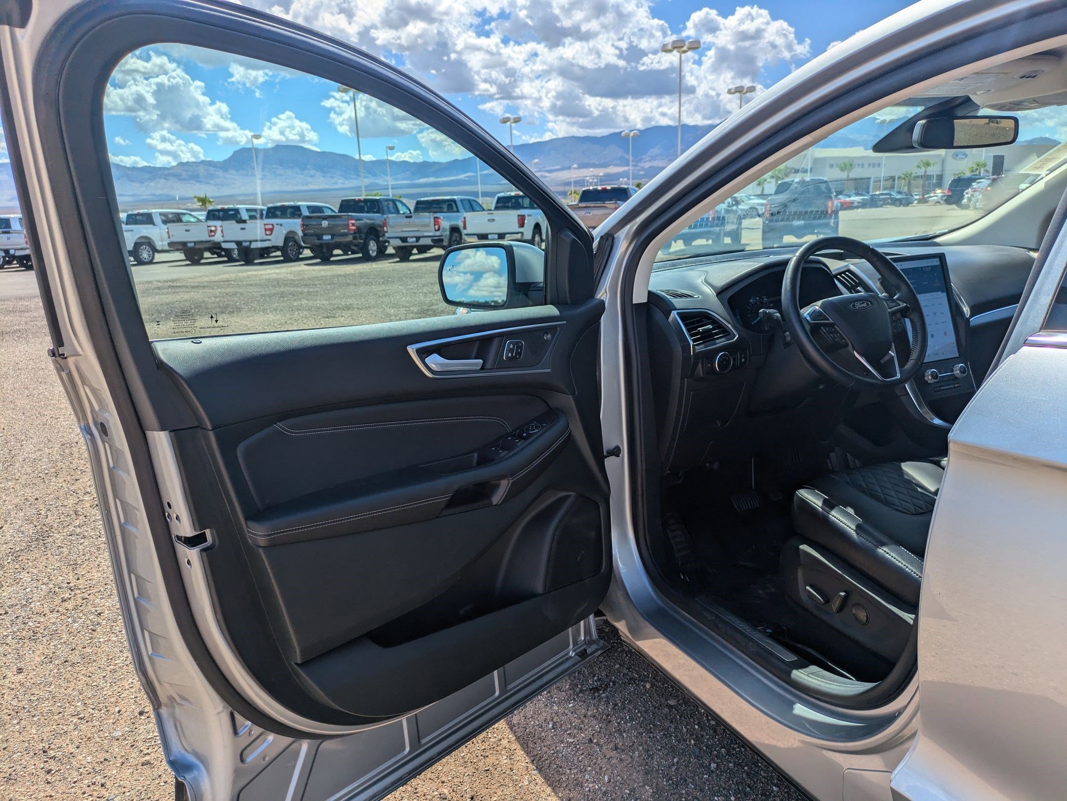 2024 Ford Edge Titanium photo 11