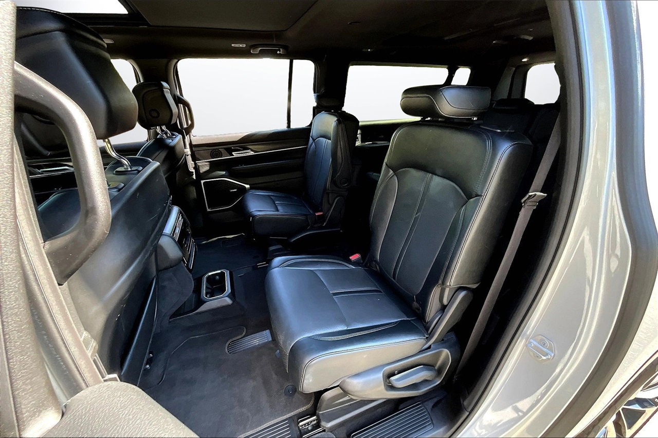 2024 Jeep Wagoneer L Series II photo 21