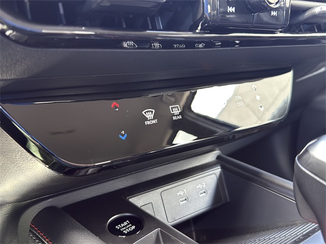 2025 Nissan Kicks SR photo 8