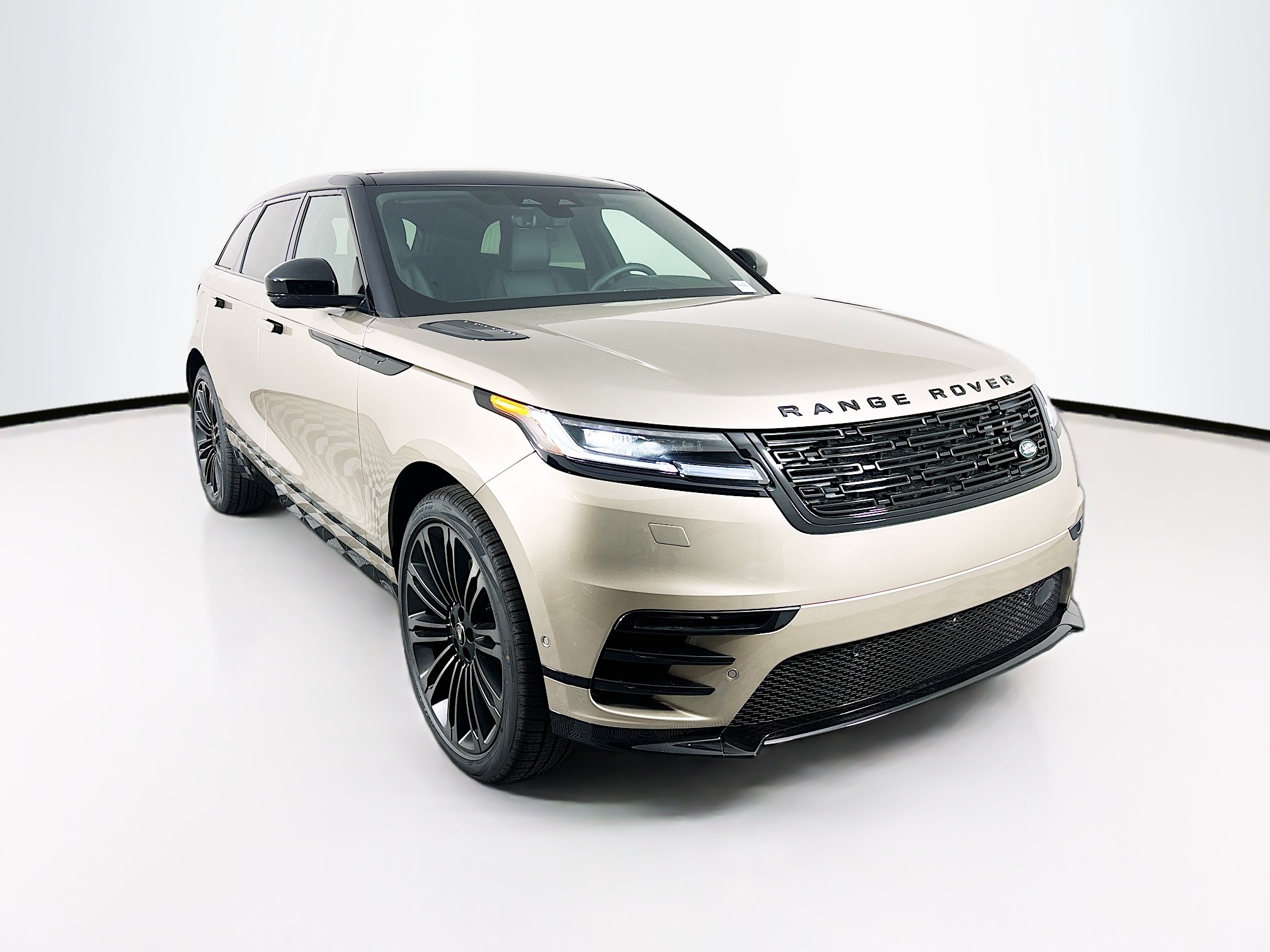 2026 Land Rover Range Rover Velar SE photo 3