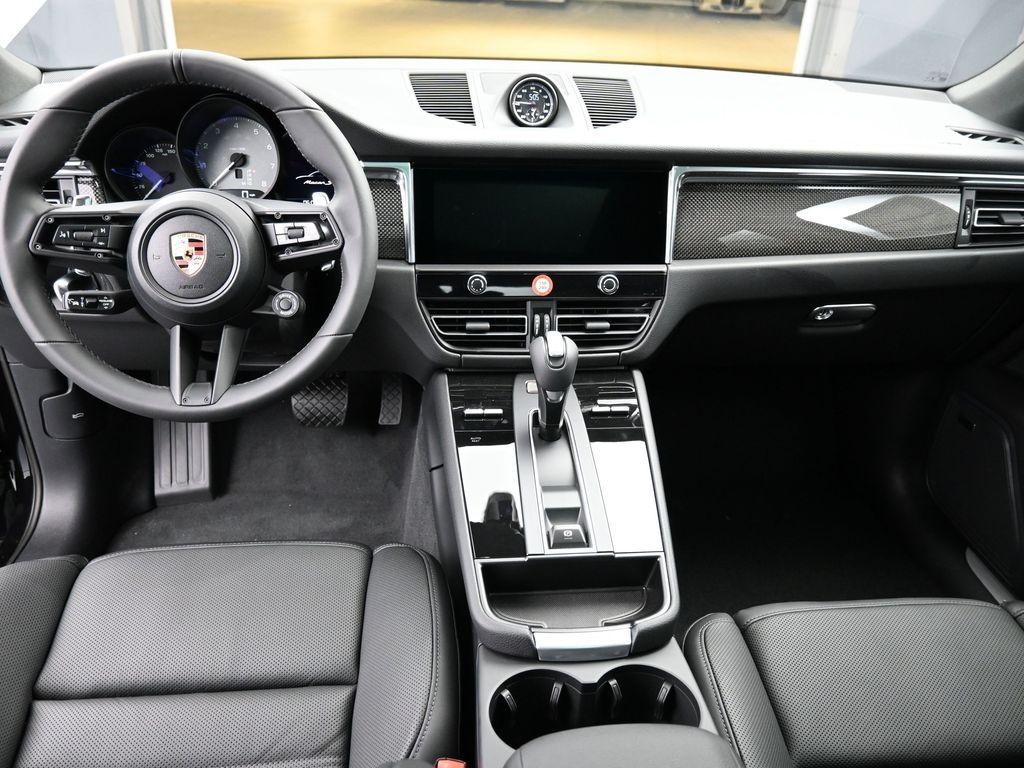 2026 Porsche Macan S photo 6