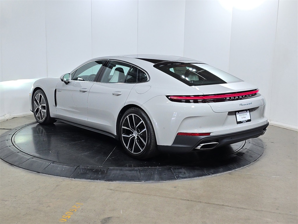 2026 Porsche Panamera E-Hybrid 4 photo 9