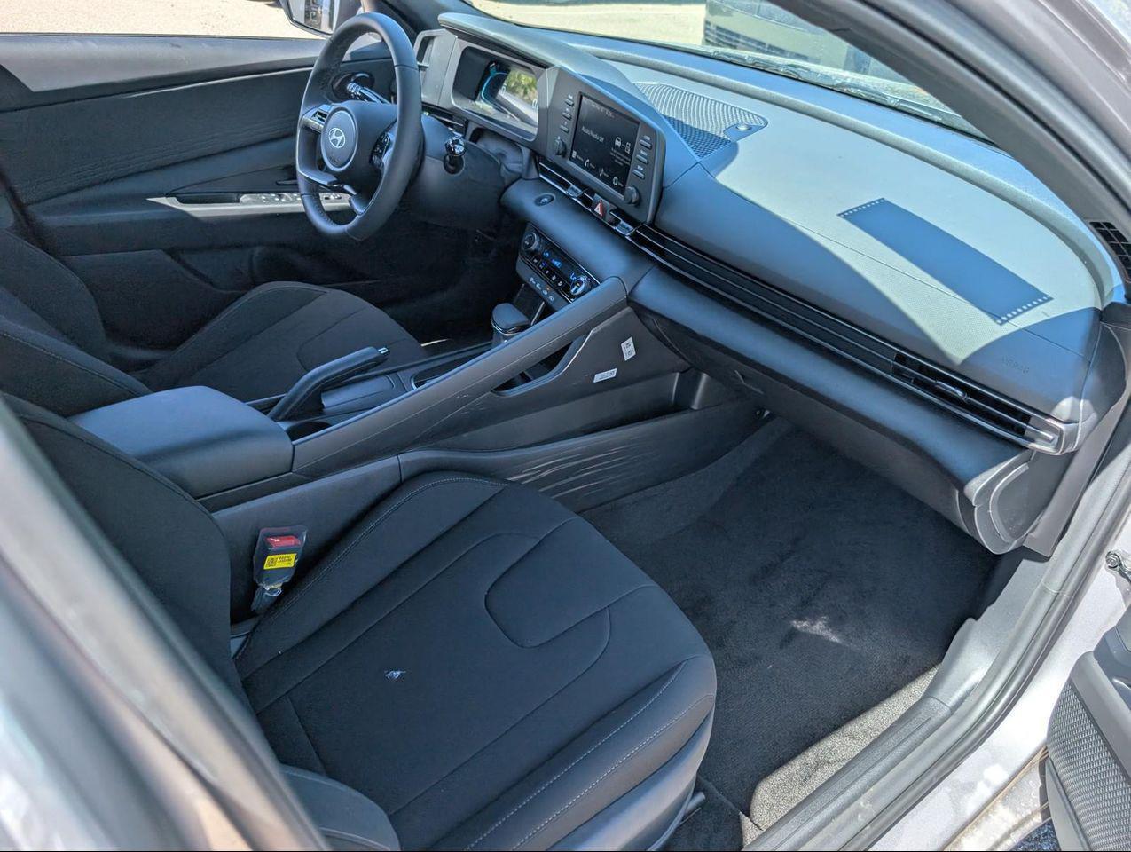 2025 Hyundai Elantra SEL Sport photo 21