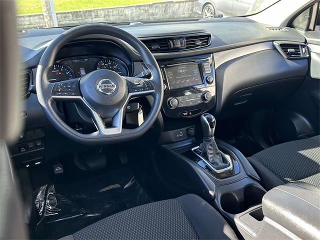 2022 Nissan Rogue Sport S photo 2