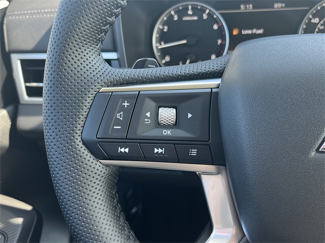 2025 Mitsubishi Outlander SE photo 34