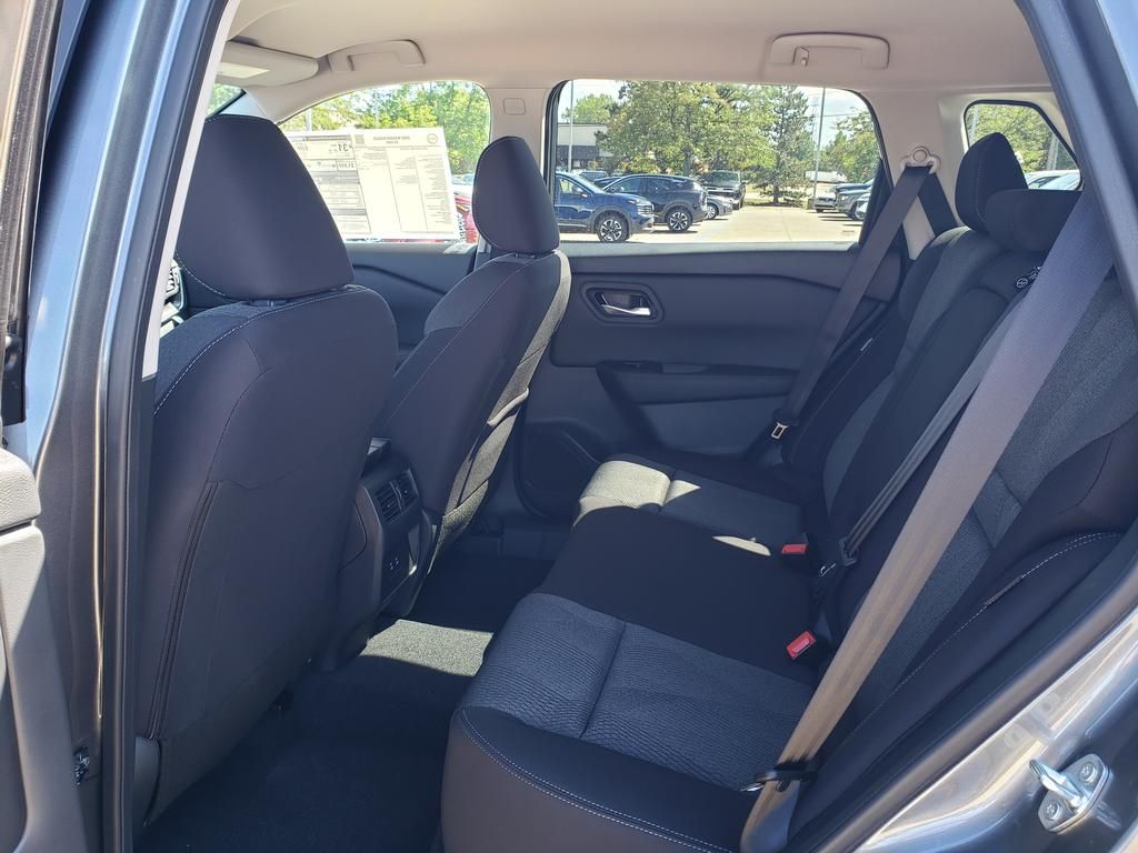 2026 Nissan Rogue SV photo 7
