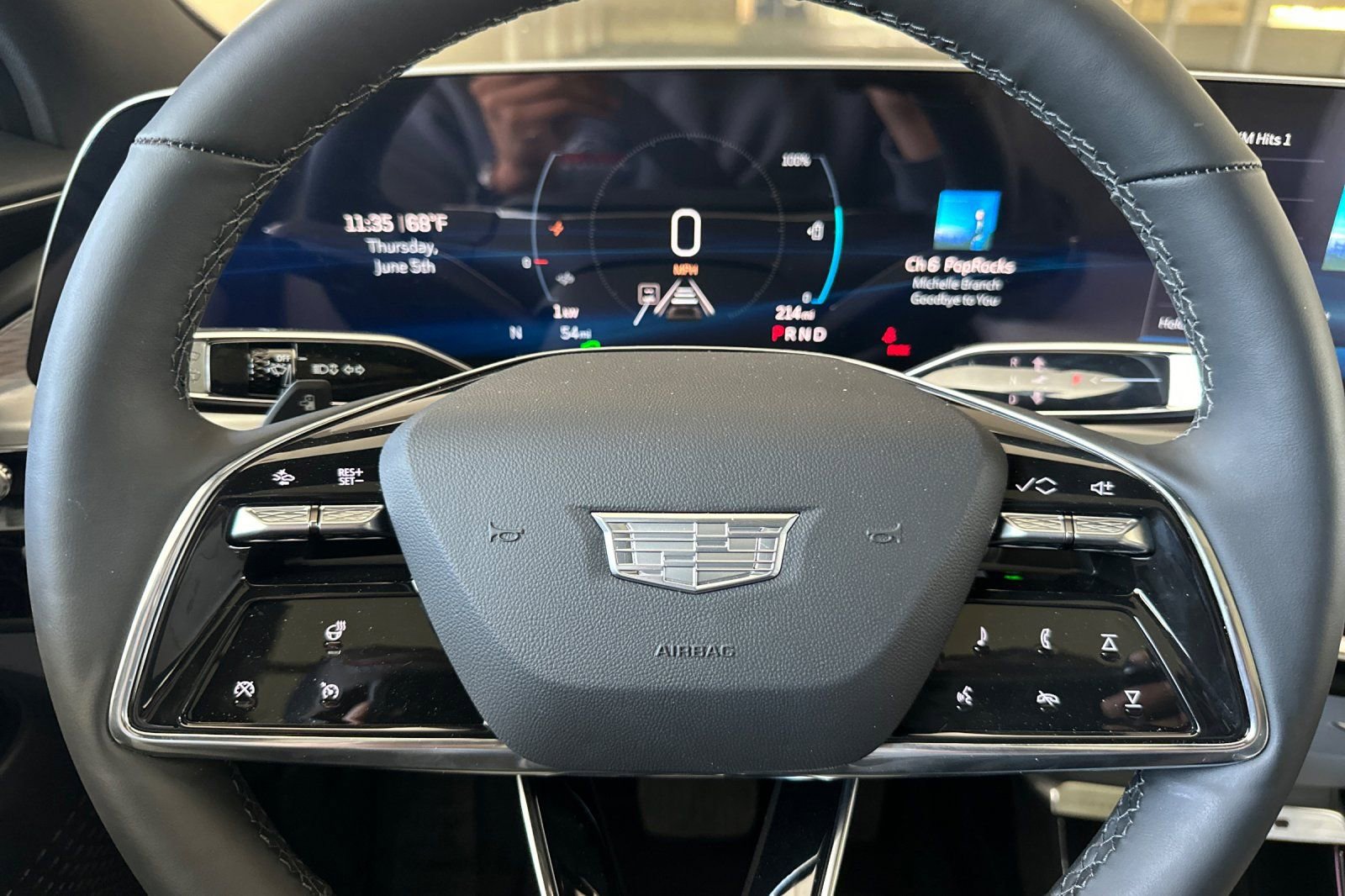 2025 Cadillac Lyriq Luxury photo 18