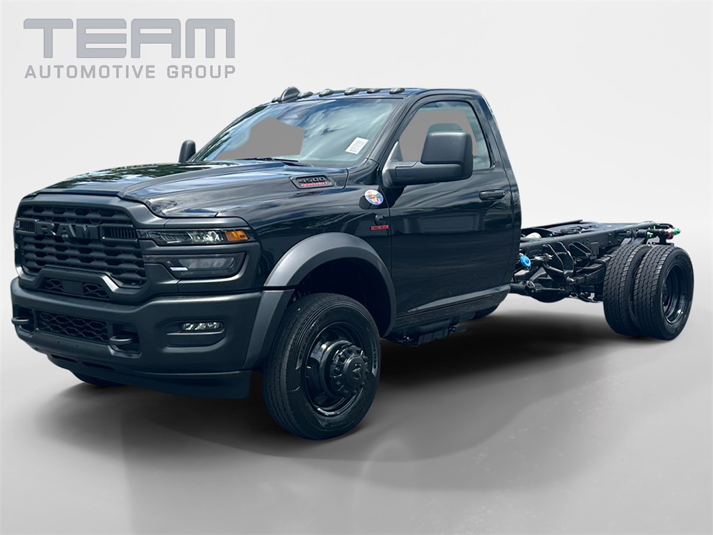 2025 Ram 4500 Tradesman photo 3