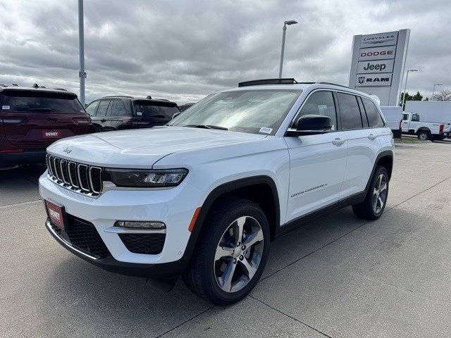 2025 Jeep Grand Cherokee Limited photo 2