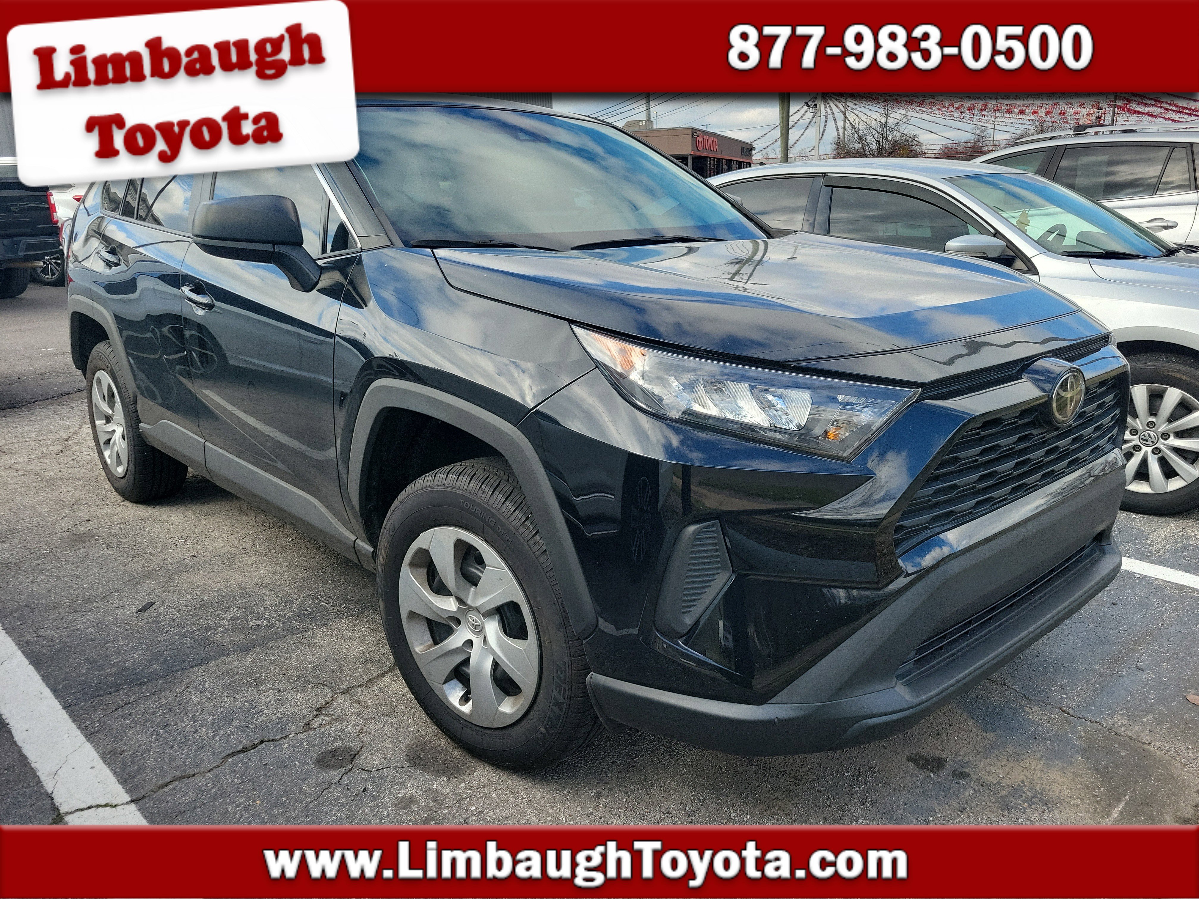 2022 Toyota RAV4 LE's photo