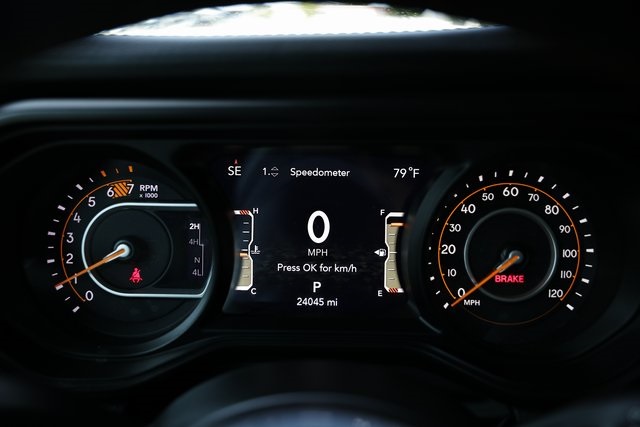 2024 Jeep Wrangler Sahara photo 16