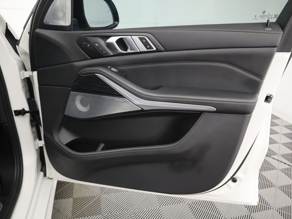 2025 Bmw X7 M60i photo 24
