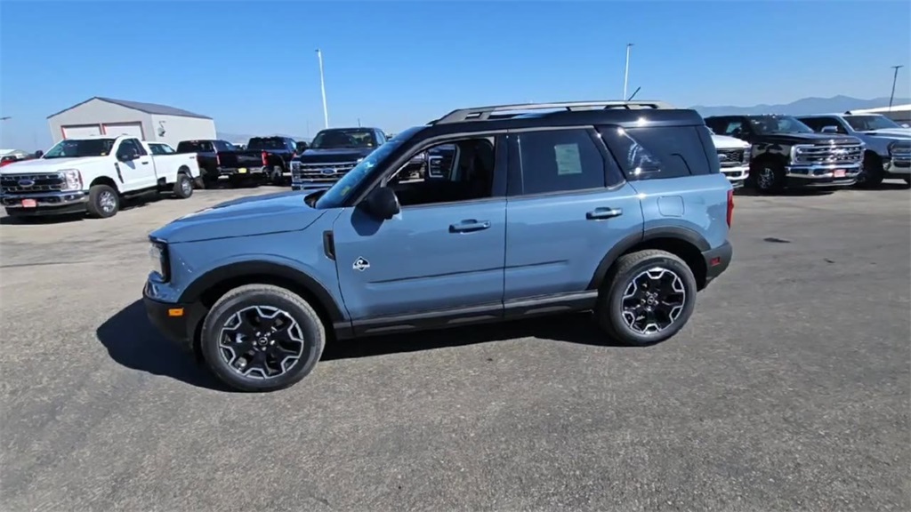 2025 Ford Bronco Sport Outer Banks photo 3